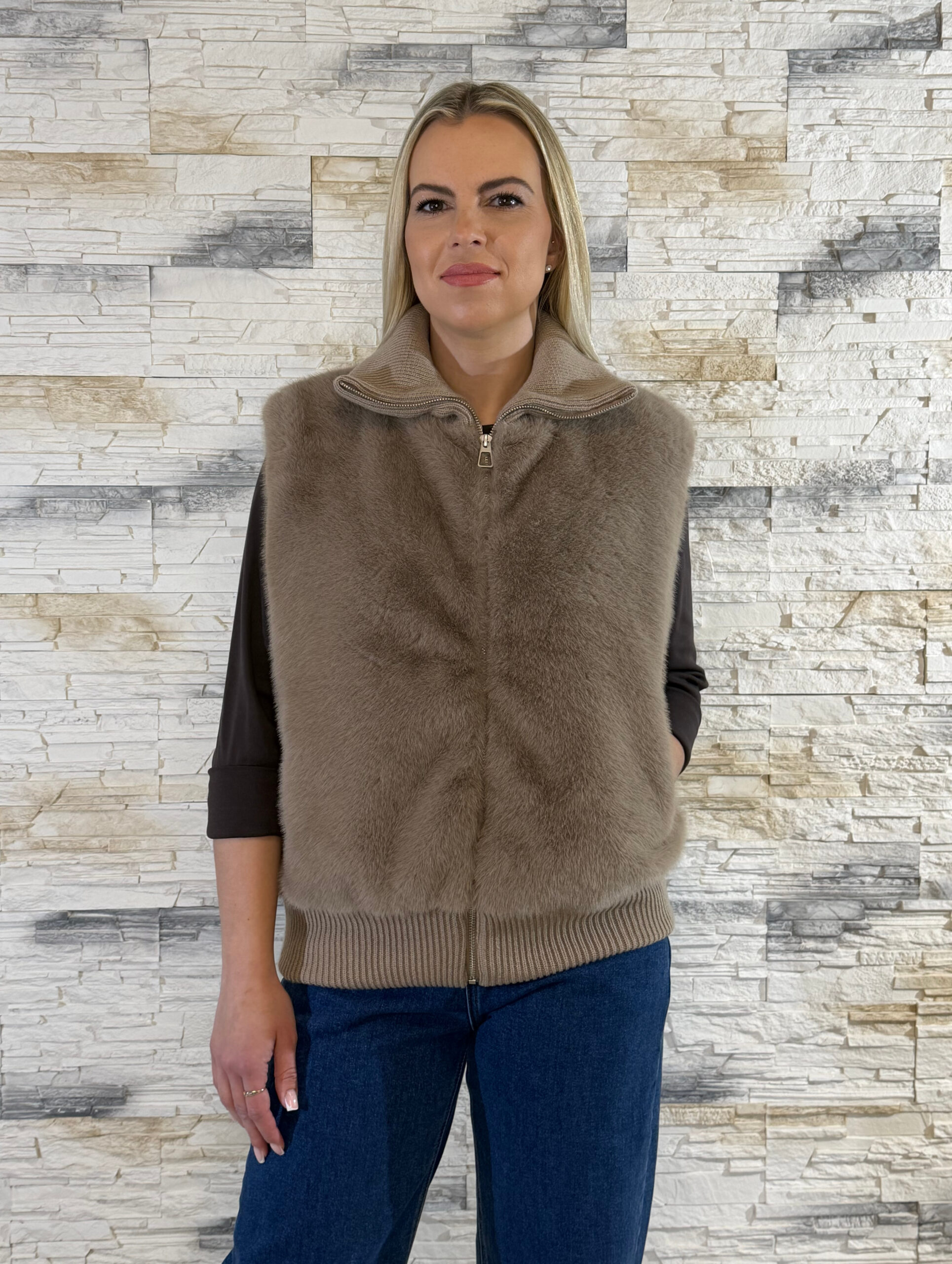 Moteriška balta kailinė liemenė su užtrauktuku - Image 3