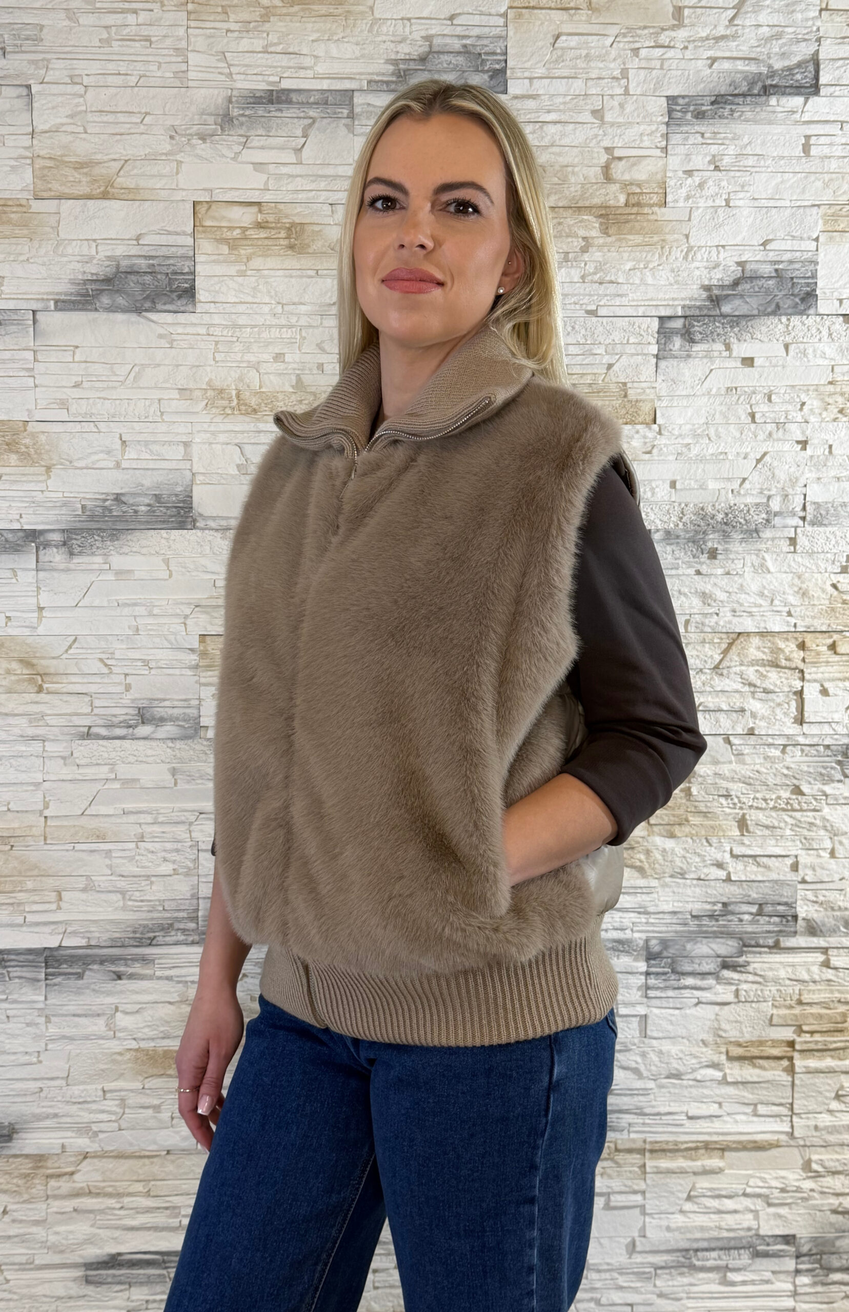 Moteriška balta kailinė liemenė su užtrauktuku - Image 4