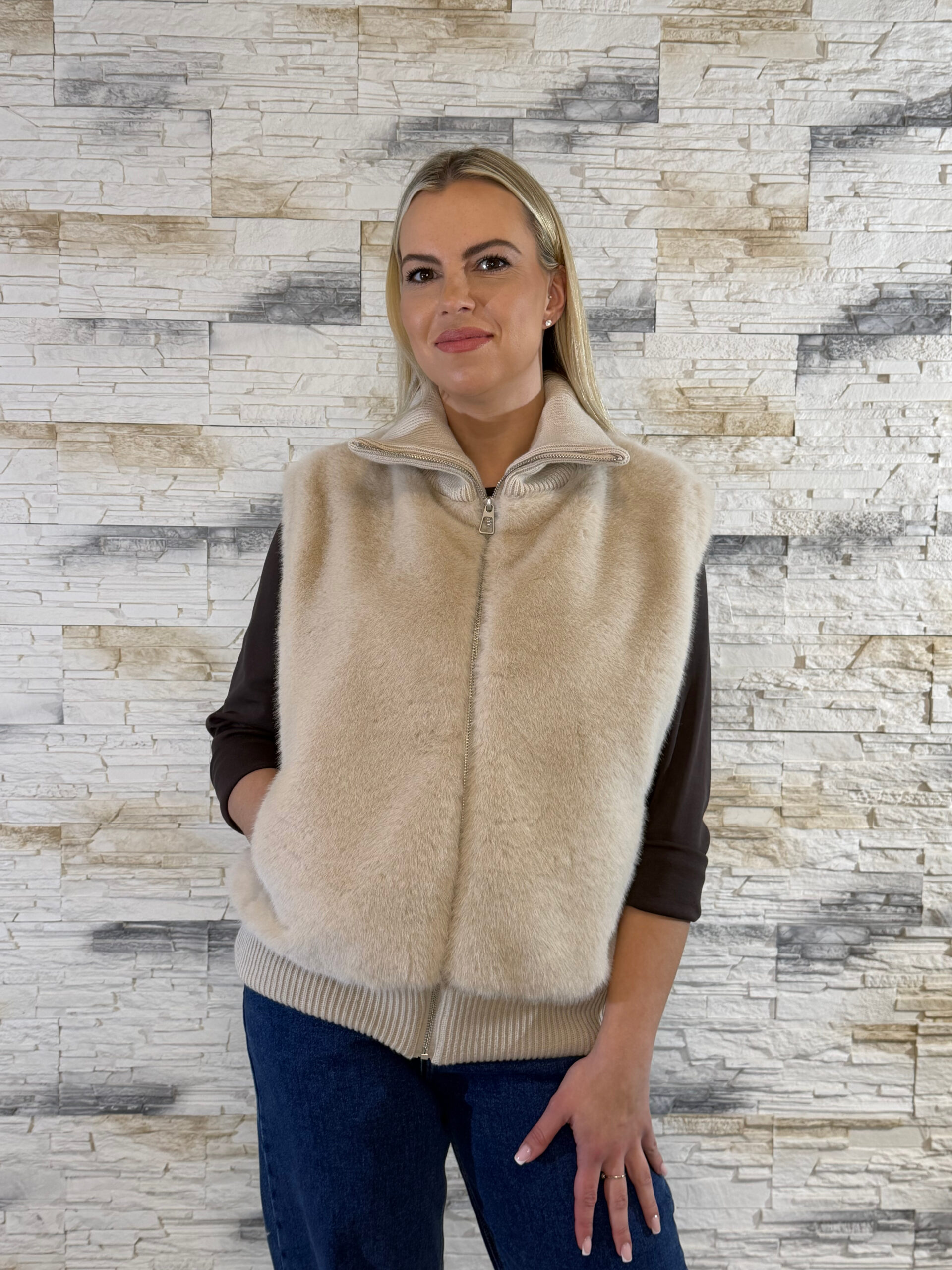 Moteriška balta kailinė liemenė su užtrauktuku - Image 6