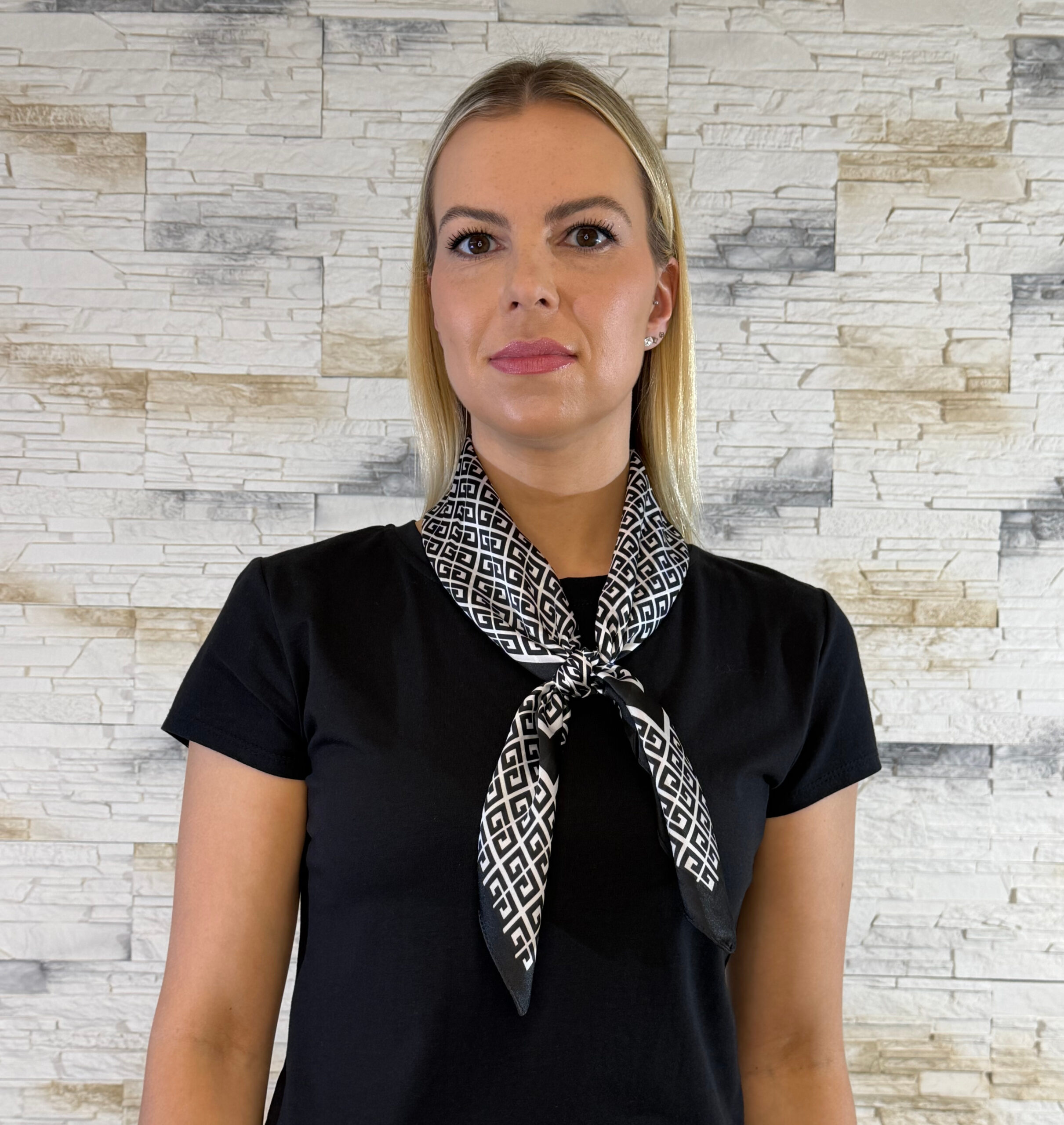 Moteriška dryžuota skarelė su geltonu akcentu - Image 2