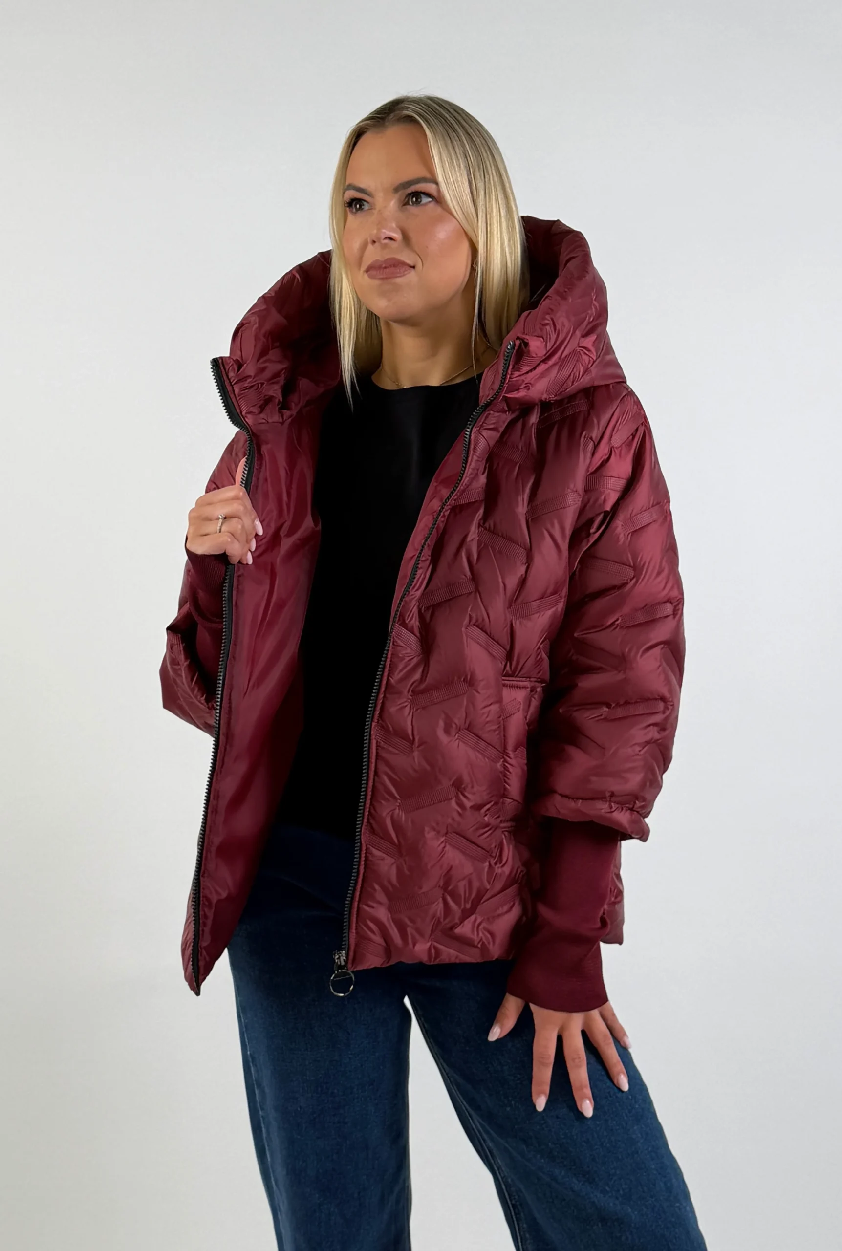Moteriška striukė su gobtuvu - Image 2